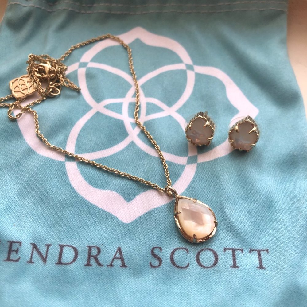 Kendra Scott Pendant Necklace and Studs Set